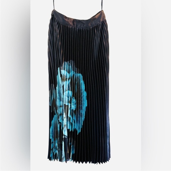 Ted Baker Blue Izmir Pleated Midi Skirt Floral $295 Size 0 XS Satin - Picture 6 of 16